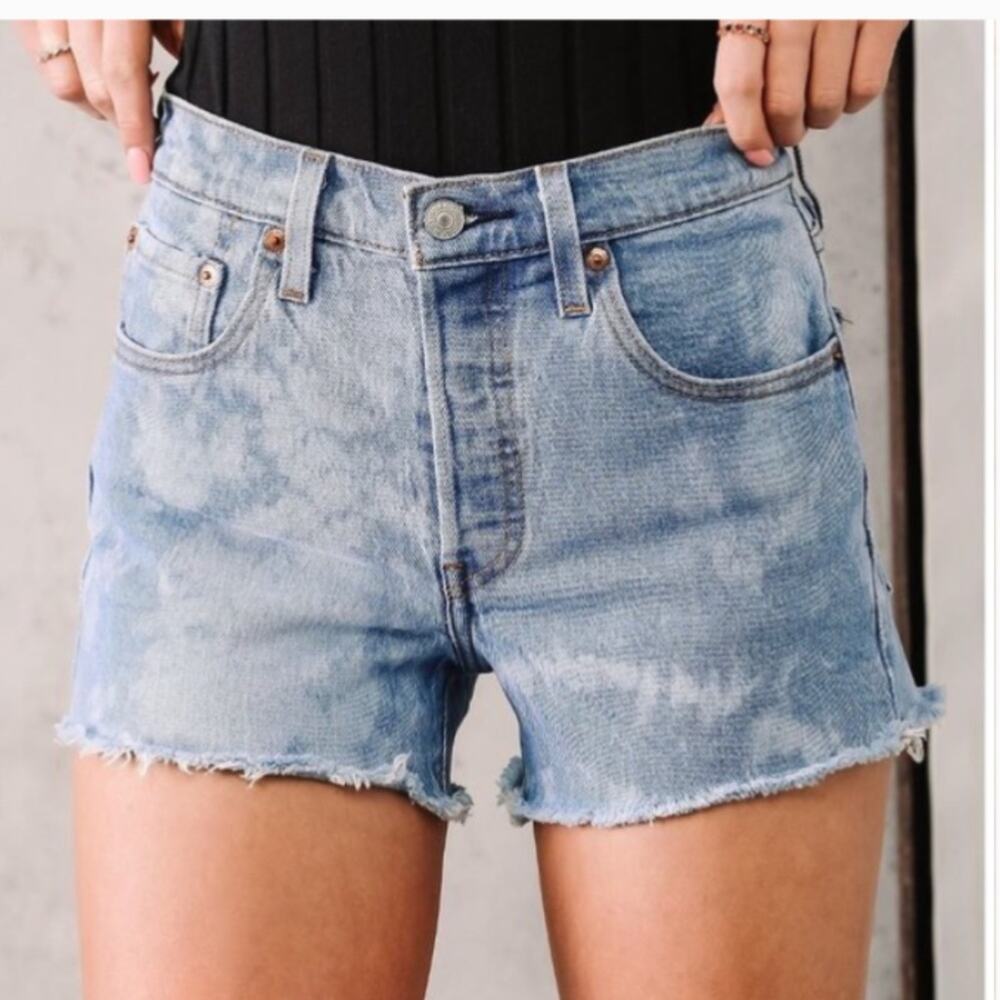 Levi’s 501 High Rise cut off Frayed raw hem Rigid Shorts high rise bleached